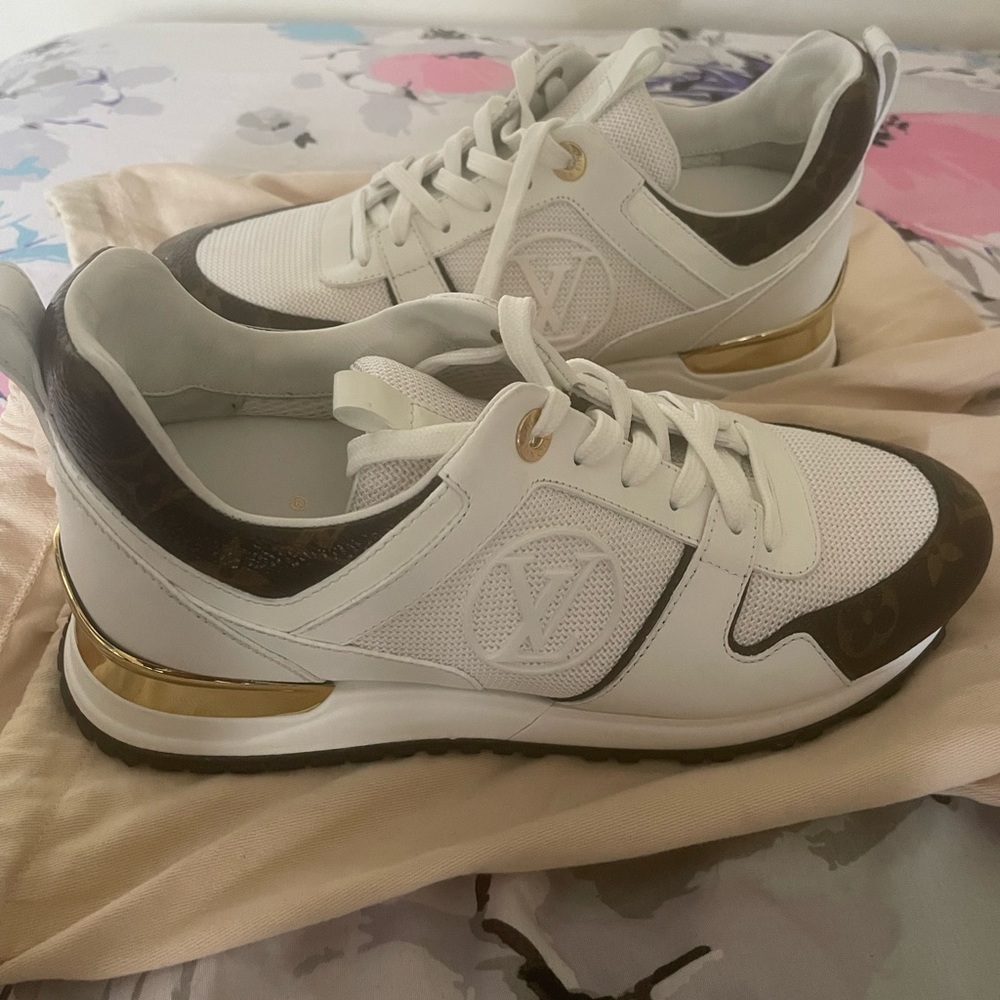 Women Louis Vuitton Shoes size 37 1/2 white